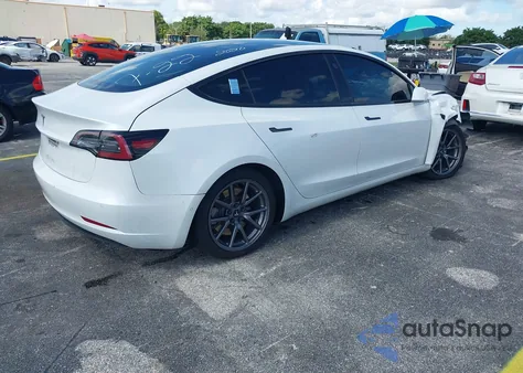 2020 Tesla Model 3 Standard Range Plus Rear-Wheel Drive/Standard Range Rear-Wheel Drive z USA, uszkodzony, nr VIN 5YJ3E1EA4LF792746